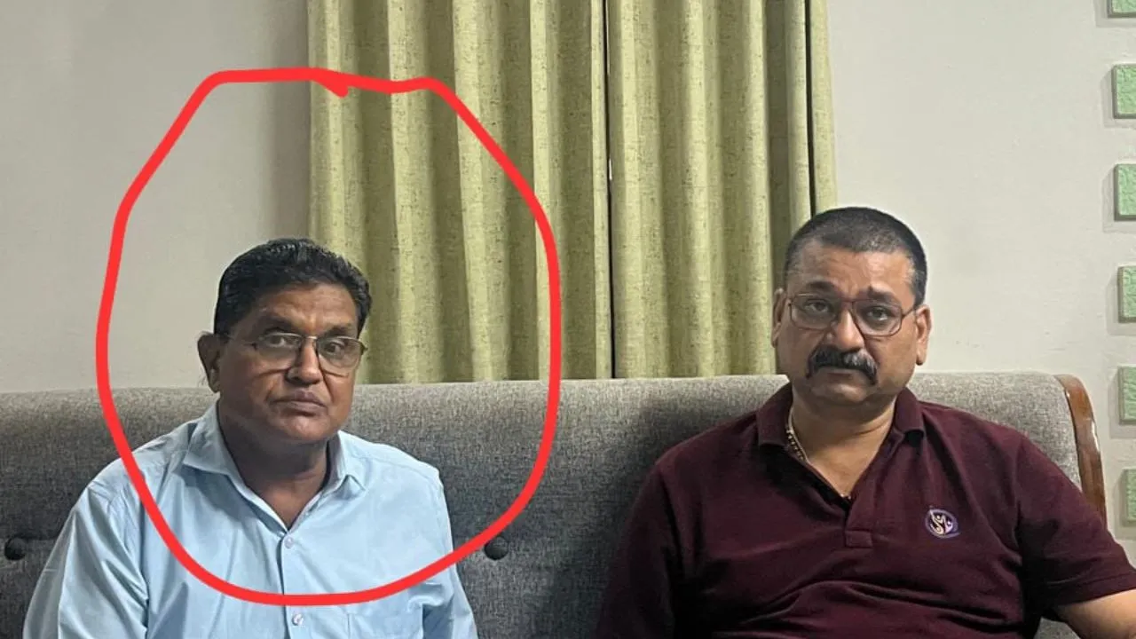 मंडला नगर पालिका CMO ने बिल का भुगतान करने मांगी 12 प्रतिशत रिश्वत, लोकायुक्त पुलिस ने 2 लाख रुपये लेते रंगे हाथ पकड़ा