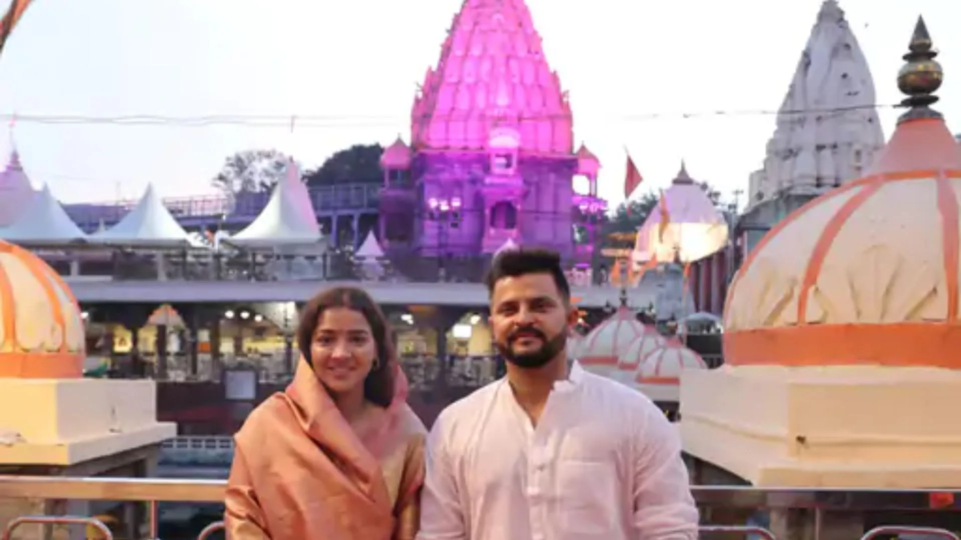 बाबा महाकाल के दरबार पहुंचे भारतीय क्रिकेटर सुरेश रैना, पत्नी प्रियंका संग भस्म आरती में हुए शामिल