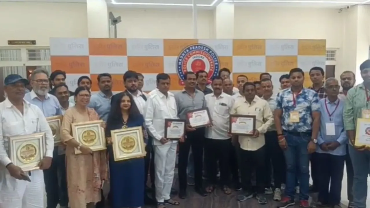 इंदौर पुलिस की नई पहल, अनंत चतुर्दशी झांकी चल समारोह में अखाड़ों के बेहतर प्रदर्शन पर दिया ‘अखाड़ा गौरव सम्मान, पढ़ें खबर