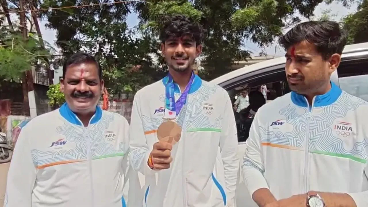 जय मीणा ने जापान में जीता कांस्य पदक, देवास लौटने पर शहरवासियों ने किया सम्मान