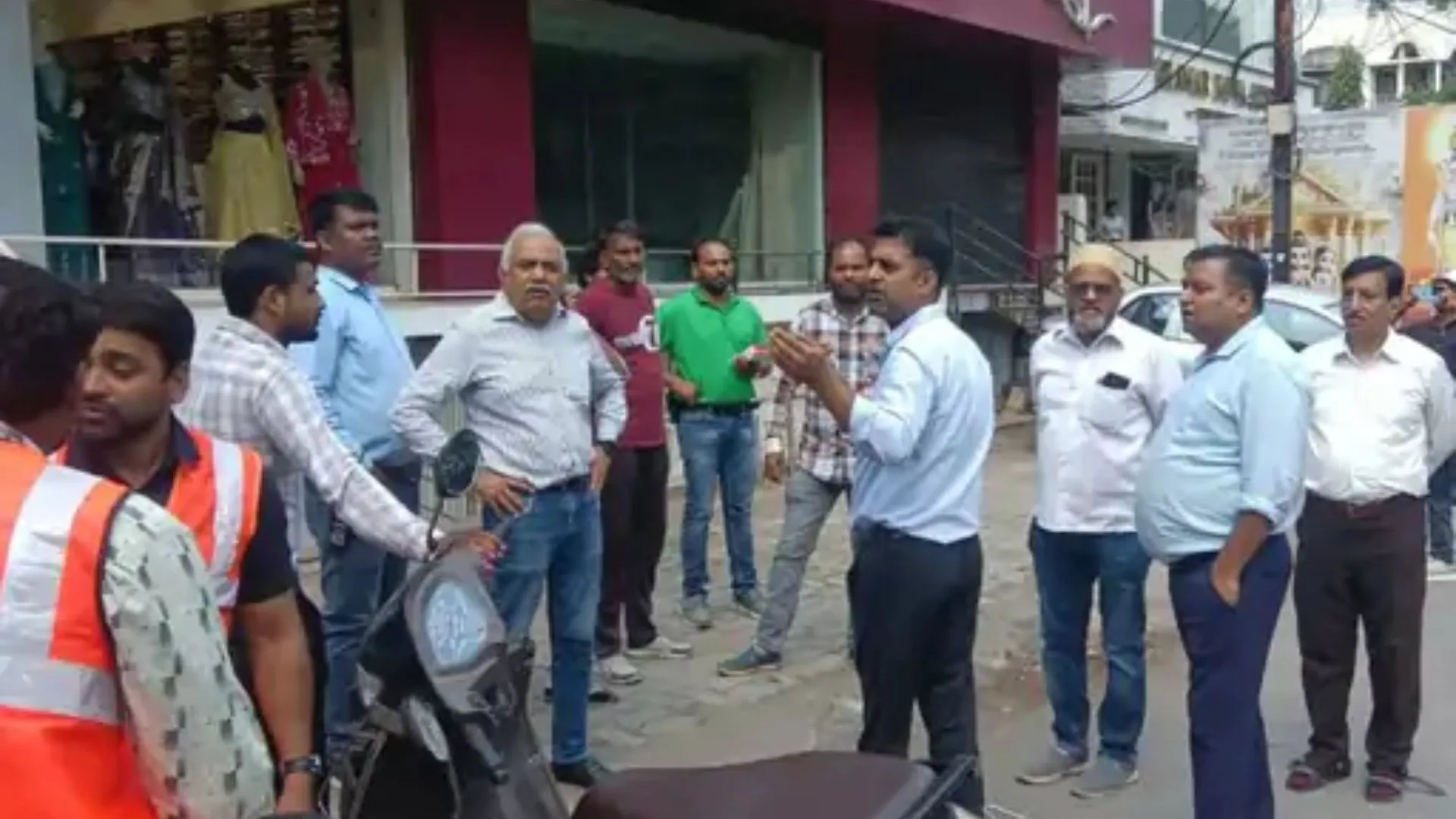 इंदौर नगर निगम की कार्रवाई, ड्रेनेज का पानी बोरिंग में मिलने पर 2.10 लाख का स्पॉट फाइन