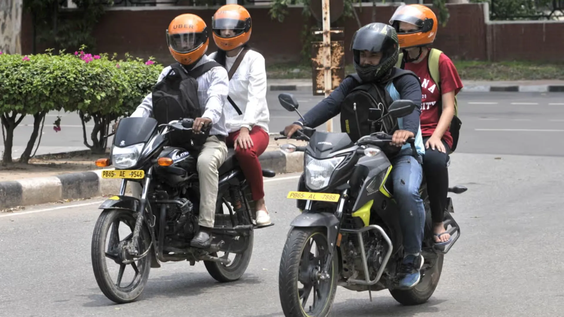 इंदौर में बाइक टैक्सी के खिलाफ आज सड़क पर उतरेंगे ऑटो-कार चालक, पलासिया पुलिस मुख्यालय पर करेंगे प्रदर्शन, कमिश्नर को देंगे ज्ञापन