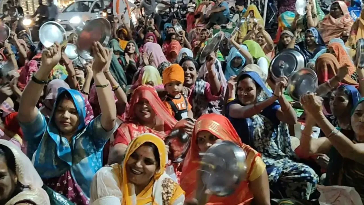 वेतन से स्थायी नियुक्ति तक, इन मांगों को लेकर मंदसौर नगर पालिका कर्मचारियों की भूख हड़ताल, दी काम बंद करने की चेतावनी