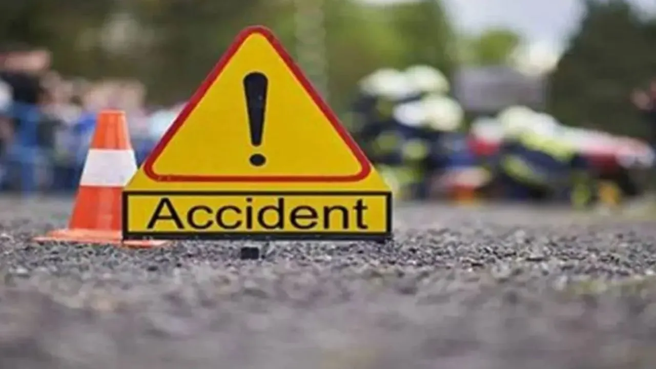 धार में भीषण सड़क हादसा, तेज रफ्तार ट्राले ने बाइक को मारी जोरदार टक्कर, परिवार के 3 सदस्यों की मौत