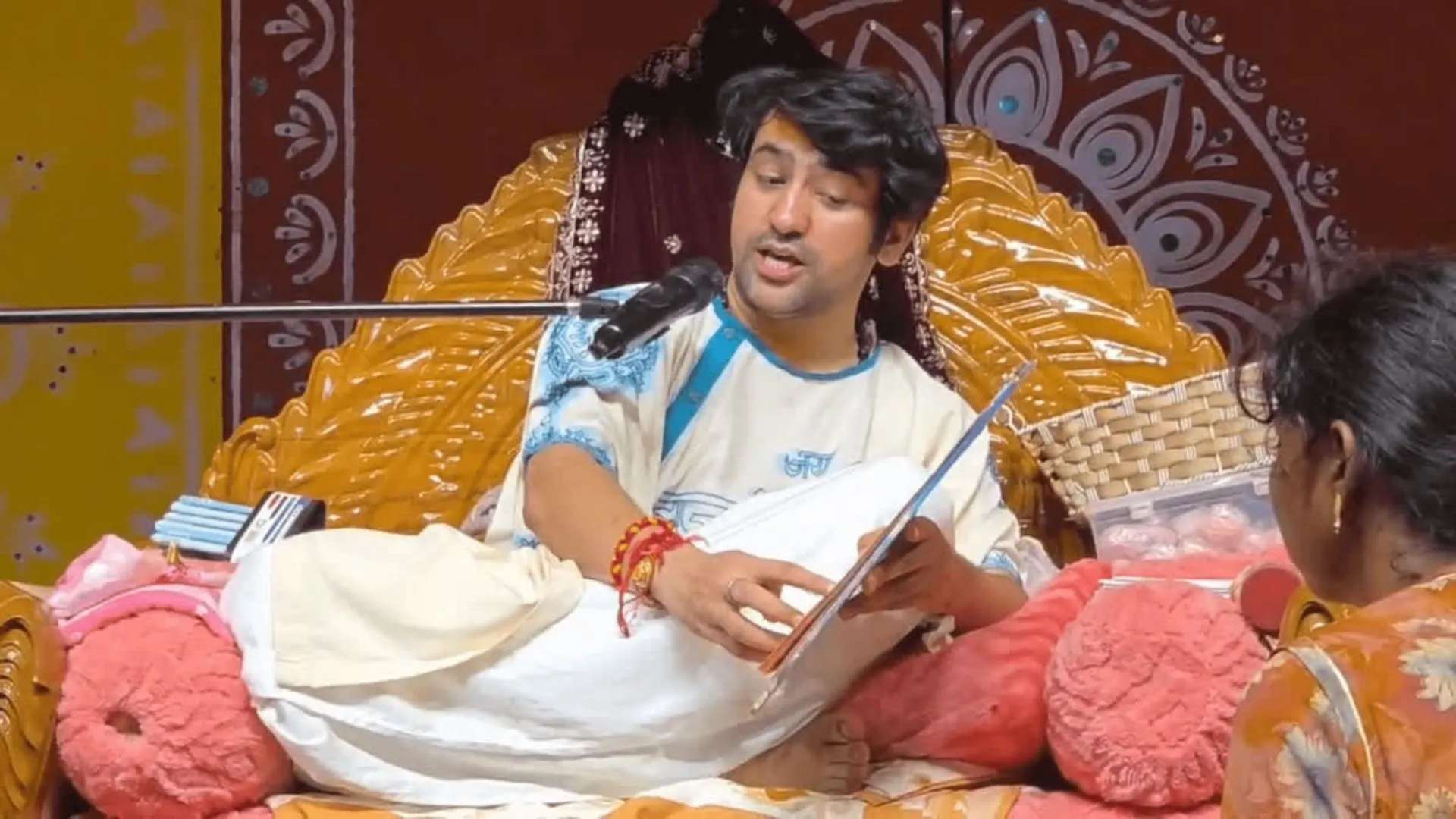 पंडित धीरेंद्र कृष्ण शास्त्री बोले – ‘आज के समय में खुद की सुरक्षा के लिए जागरूक रहना जरूरी’, महिलाओं को अकेले धाम न आने की दी सलाह