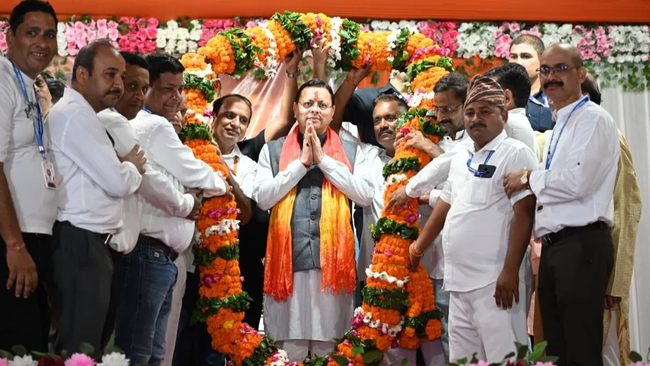 टनकपुर दशहरा महोत्सव में पहुंचे CM धामी, श्रीमद्भागवत कथा सुनी, बोले- विकास के साथ विरासत भी सहेज रहा उत्तराखंड