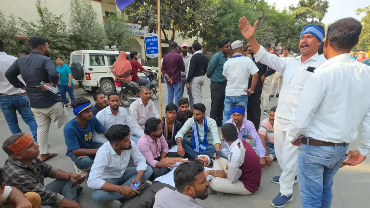 उज्जैन में साइंस कॉलेज में मारपीट के बाद बवाल, ASP कार्यकर्ताओं ने किया चक्काजाम