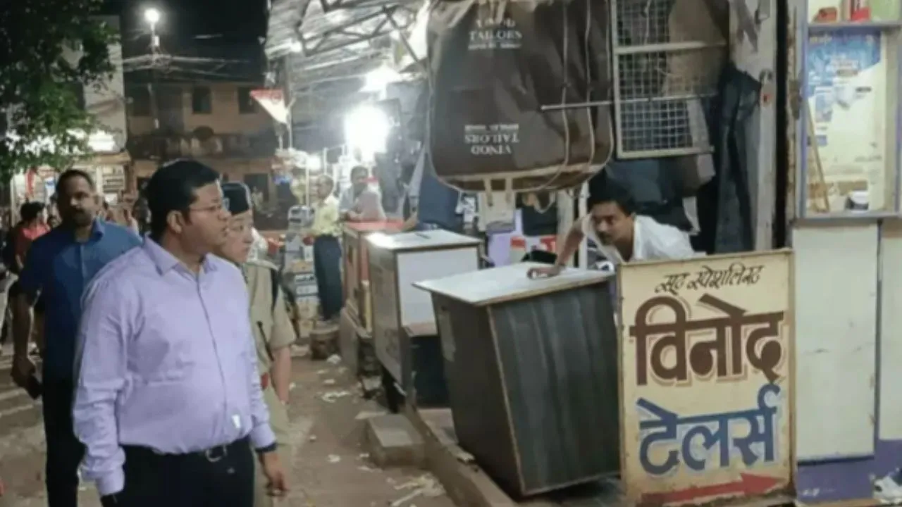 अतिक्रमण पर सख्त शिवपुरी प्रशासन, दुकानदारों से हटवाए स्टॉल, पार्किंग सुधारने के निर्देश